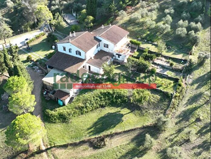 Casa con 10 locali in vendita in Via Parrana San Giusto, Collesalvetti