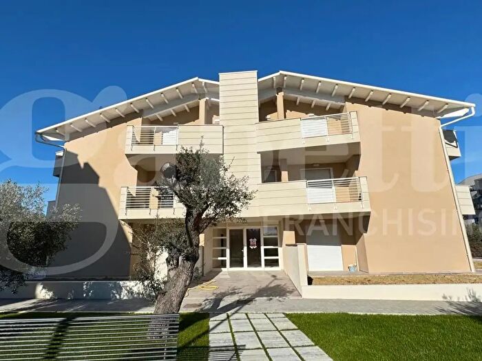 Appartamento quadrilocale in vendita in Via Ricci Snc, Tortoreto