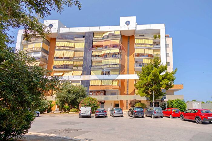 Appartamento trilocale in vendita in Via Francesco del Core, Bari