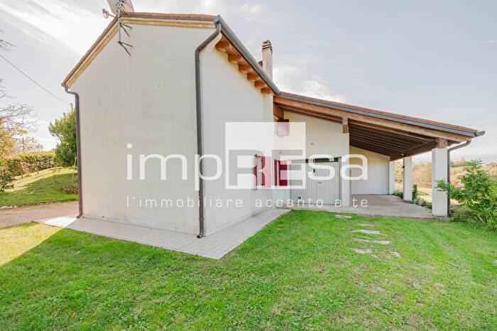 Casa con 7 locali in vendita in Nervesa della Battaglia, Nervesa Della Battaglia