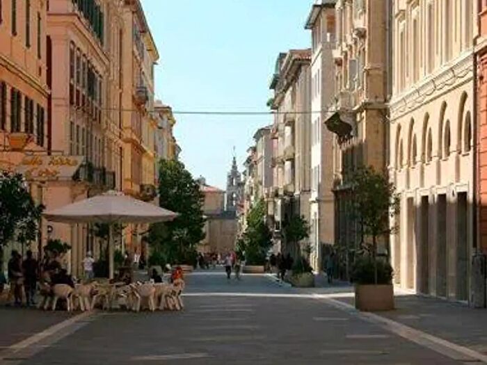 Appartamento con 6 locali in vendita in Ancona