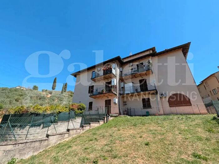 Appartamento quadrilocale in vendita in Via Etrusca, Bettona