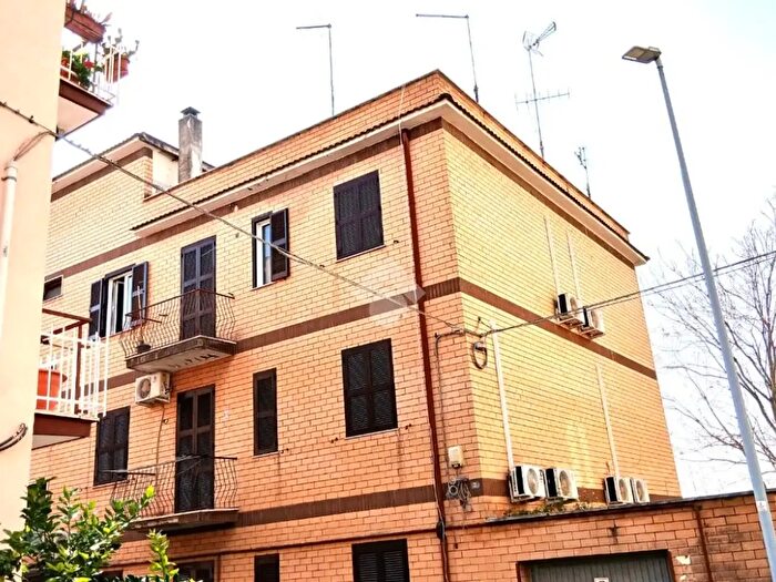 Appartamento bilocale in affitto in Via Giuseppe Macchi, Roma