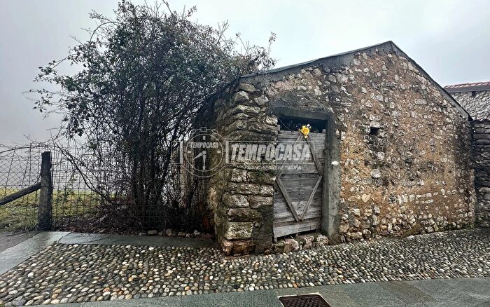 Casa trilocale in vendita in Via Lerano Lerano, Viadanica