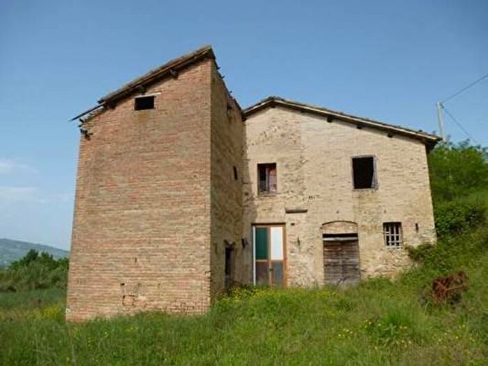 Casa con 6 locali in vendita in San Severino Marche