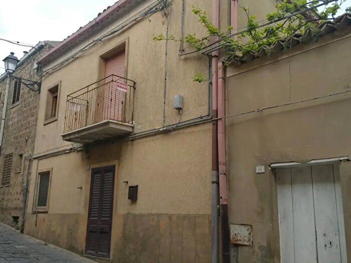 Casa con 7 locali in vendita in Via Roma, Aidone