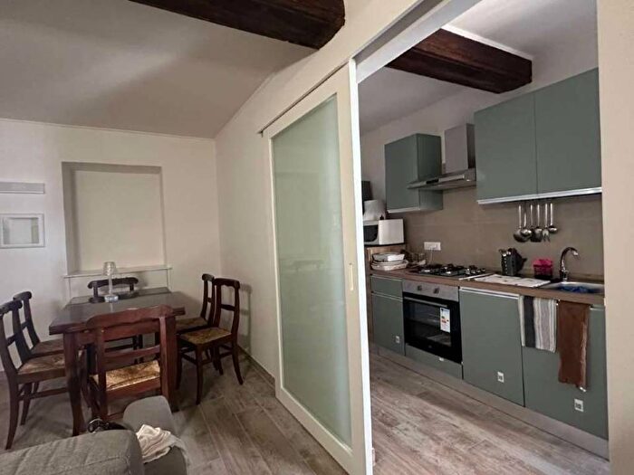 Appartamento trilocale in affitto in via Barbaroux, Quadrilatero Romano, Torino