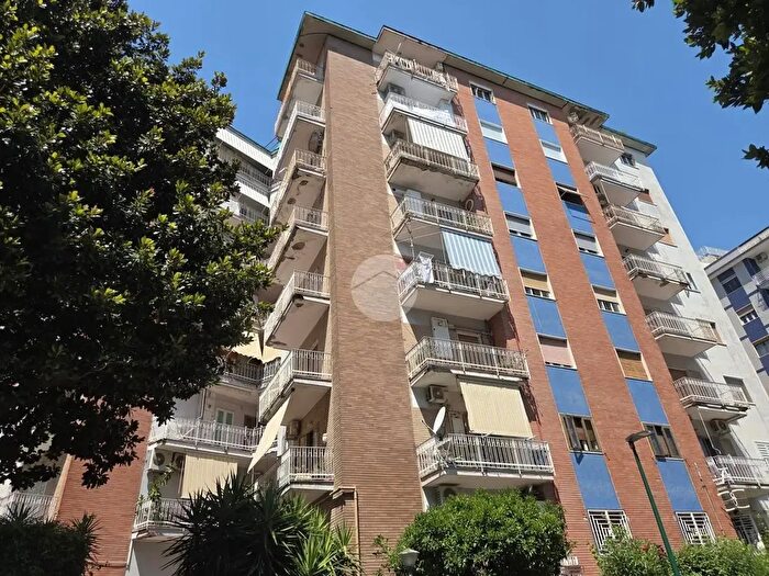Appartamento trilocale in affitto in Viale degli Oleandri, Napoli
