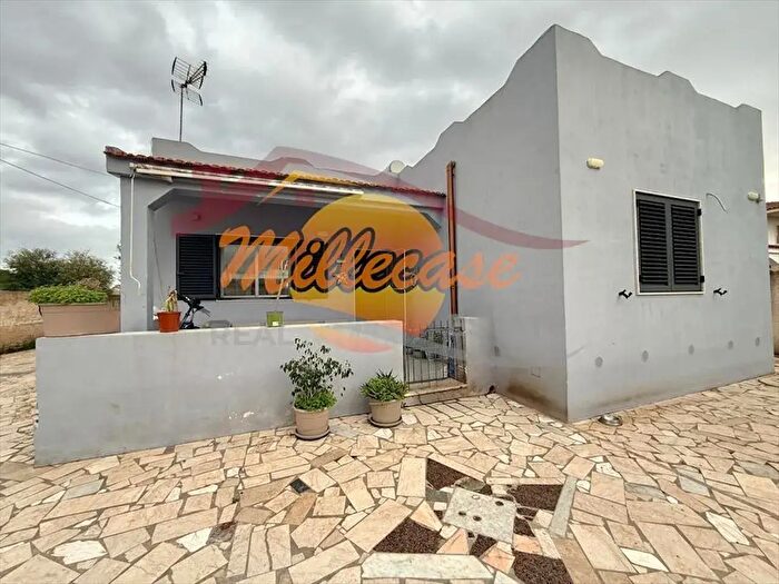 Casa quadrilocale in vendita in Via della Donzella, Siracusa