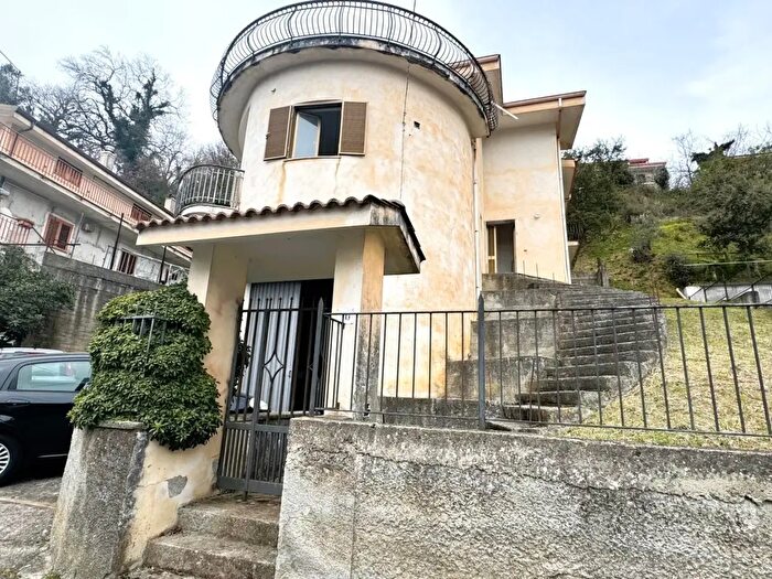 Casa con 13 locali in vendita in Via Parti Inferiori, Falerna