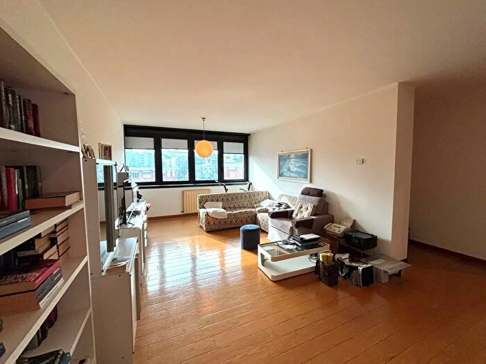 Appartamento quadrilocale in vendita in Largo Folconi, Savona