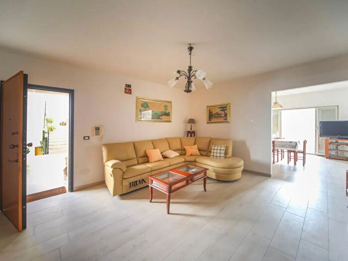 Appartamento quadrilocale in vendita in Via Grimaldi, Priolo Gargallo