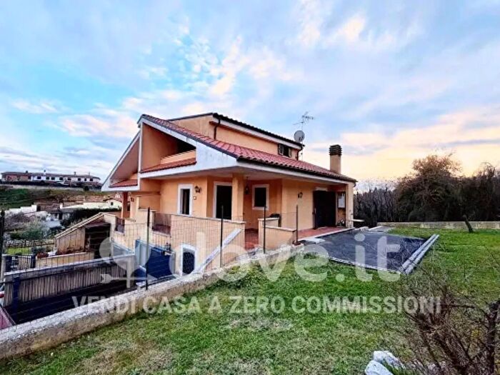 Casa con 5 locali in vendita in Via Alfredo Mastrella, Lariano