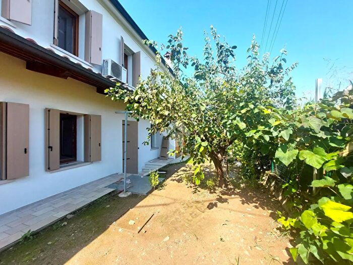 Casa quadrilocale in vendita in Via Chiesa, Sandrigo