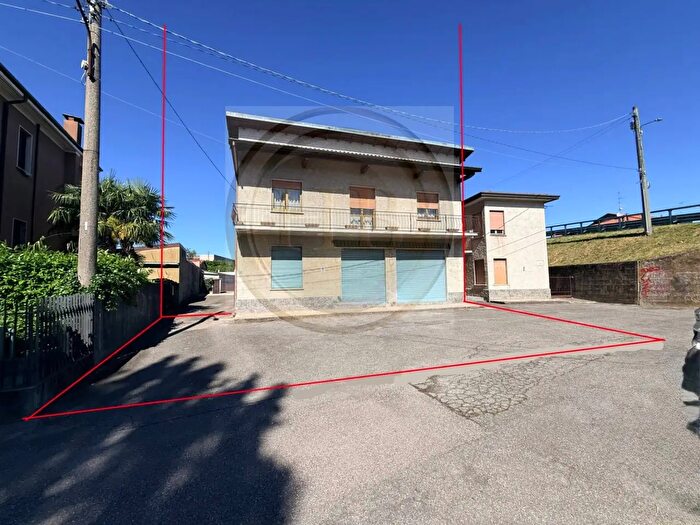 Casa con 5 locali in vendita in Via Rosselli, Cavaria Con Premezzo