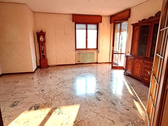 Appartamento con 5 locali in vendita in Piacenza