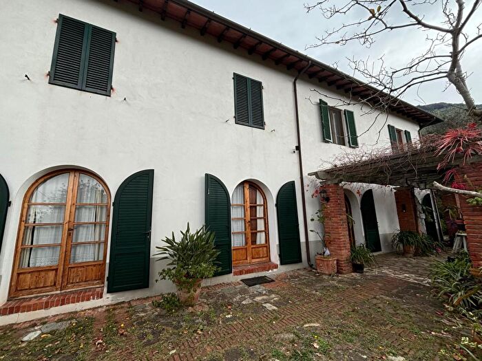 Casa con 10 locali in vendita in San Giuliano Terme