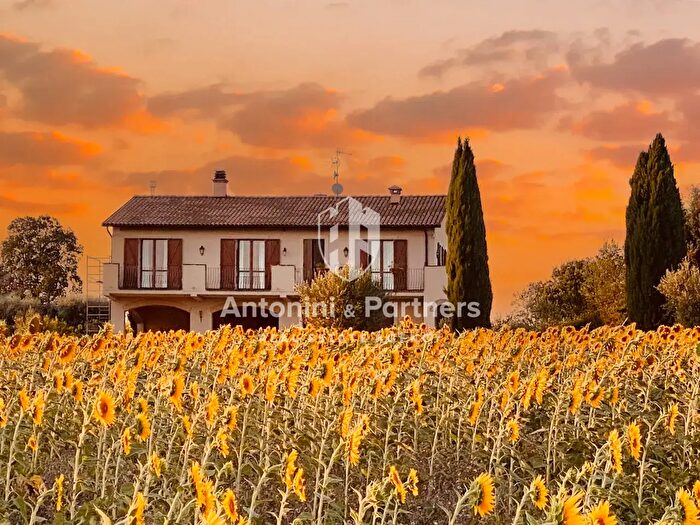 Casa con 10 locali in vendita in Vocabolo Pennicchia, Montecastrilli