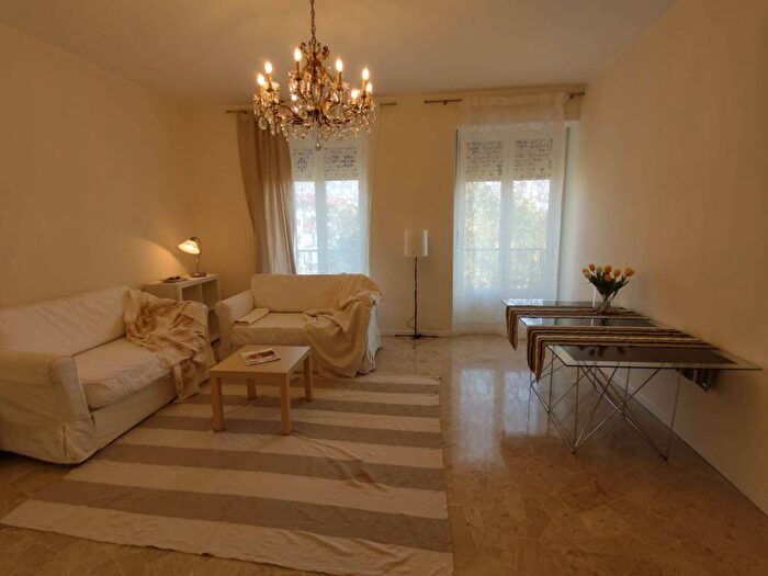 Appartamento trilocale in affitto in Piazza Angelo Sraffa, Bocconi, Milano