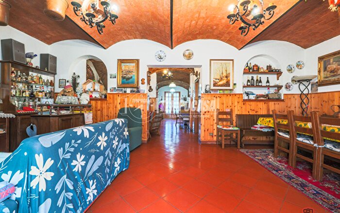 Casa con 12 locali in vendita in Via del Vivaio, Bologna