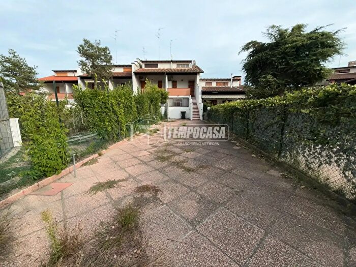 Appartamento trilocale in vendita in Viale Nuova Guinea, Comacchio