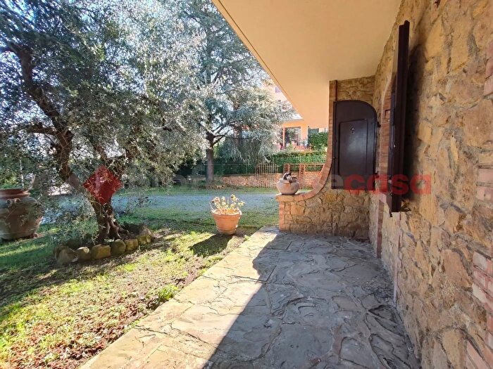 Casa con 11 locali in vendita in Montaione