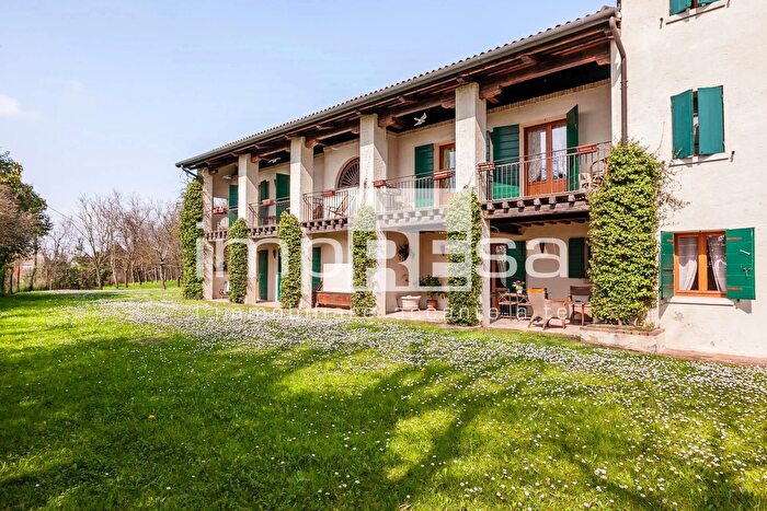 Casa con 10 locali in vendita in Visnadello di Spresiano, Spresiano