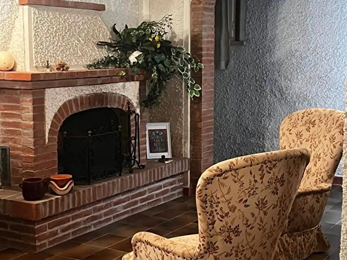 Casa con 8 locali in vendita in Luzzara