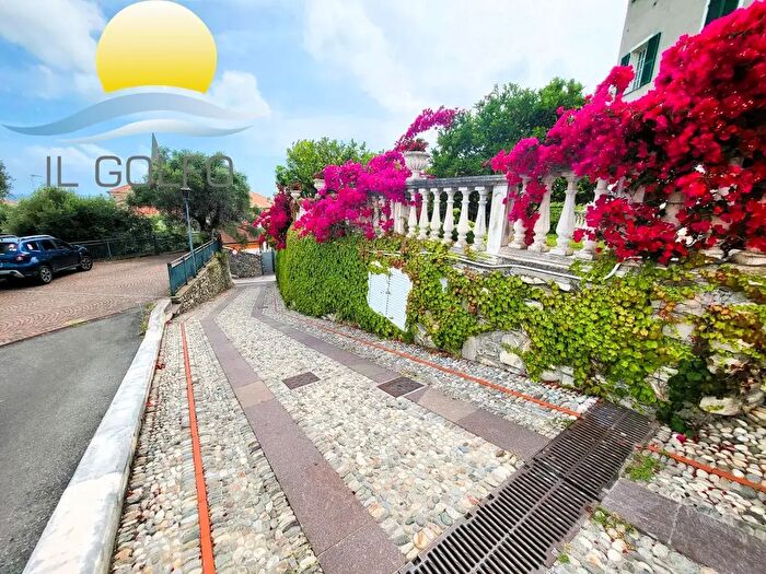 Appartamento quadrilocale in vendita in Piazza Giuseppe Verdi, San Bartolomeo Al Mare