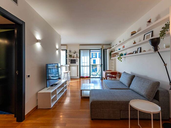 Appartamento bilocale in affitto in Alzaia Naviglio Pavese, Navigli Darsena, Milano