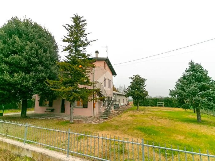 Casa con 9 locali in vendita in Via Sauro Babini, Ravenna