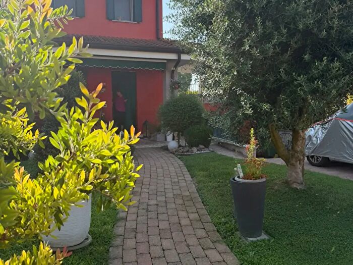 Casa con 6 locali in vendita in Masi