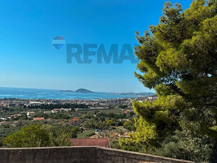 Casa con 5 locali in vendita in Formia