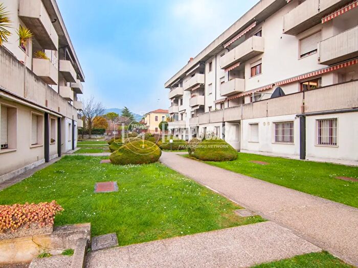 Appartamento trilocale in vendita in Via Agno a, Verona