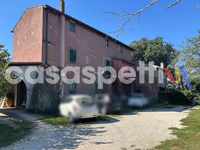 Casa con 6 locali in vendita in Strada Piscin di Polvere Snc, Viterbo