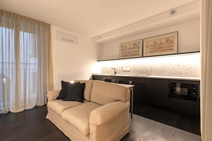 Appartamento trilocale in affitto in Via Vittorio Emanuele, Como