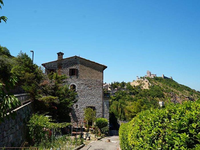 Appartamento trilocale in affitto in Via Renzo Rosati, Zona Nuova, Assisi
