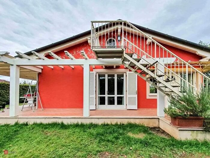 Casa con 6 locali in vendita in Via Setteponti, Pietrasanta