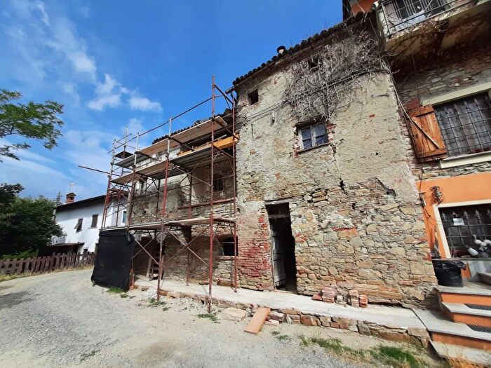 Appartamento quadrilocale in vendita in Strada Priarona, Cremolino