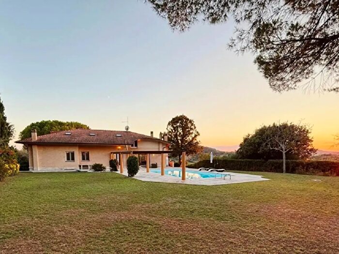 Casa con 14 locali in vendita in Via Adda, Pesaro