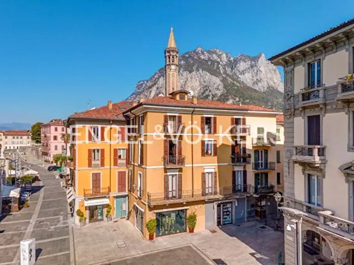 Casa con 6 locali in vendita in Piazza Settemb, Lecco
