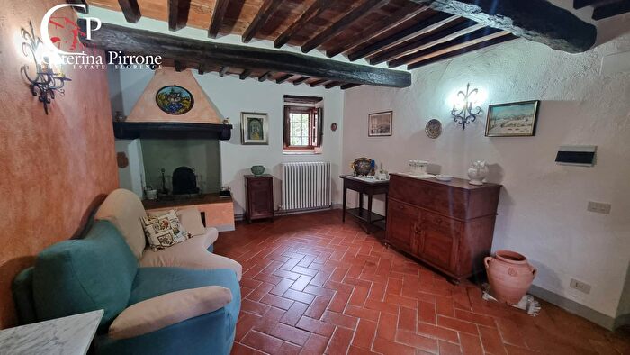 Appartamento con 5 locali in vendita in Via Novembre, Bucine