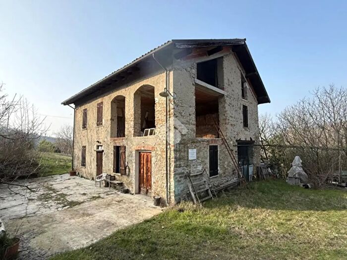 Casa con 8 locali in vendita in Località Valle Zani, Cavatore