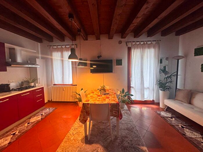 Appartamento bilocale in affitto in Contra Giuseppe Apolloni, Centro Storico, Vicenza