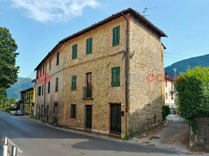 Casa quadrilocale in vendita in Via della Repubblica, Barga