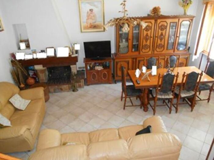 Casa con 6 locali in vendita in Santarcangelo Di Romagna
