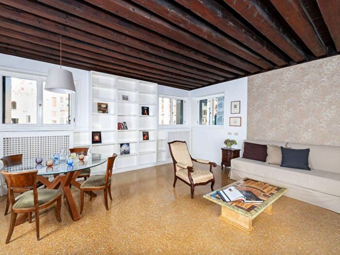 Appartamento trilocale in affitto in Santa Croce, Venezia