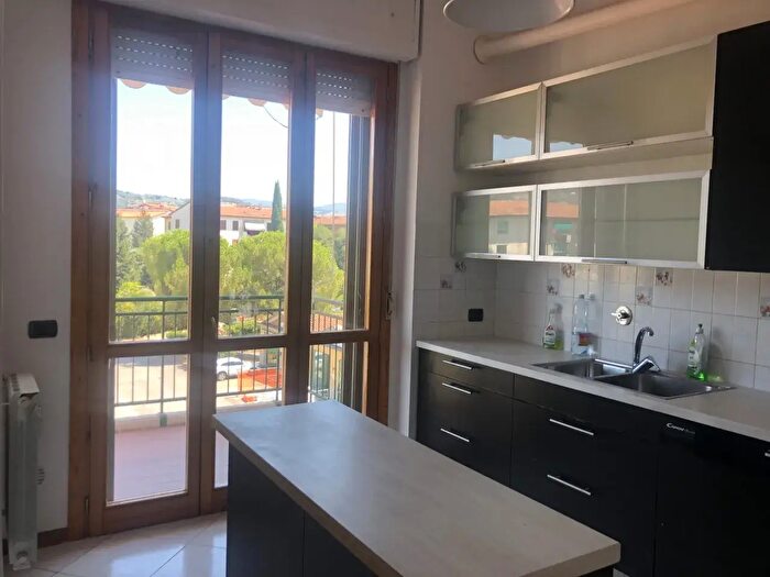 Appartamento con 5 locali in affitto in Via Panciatichi, Firenze