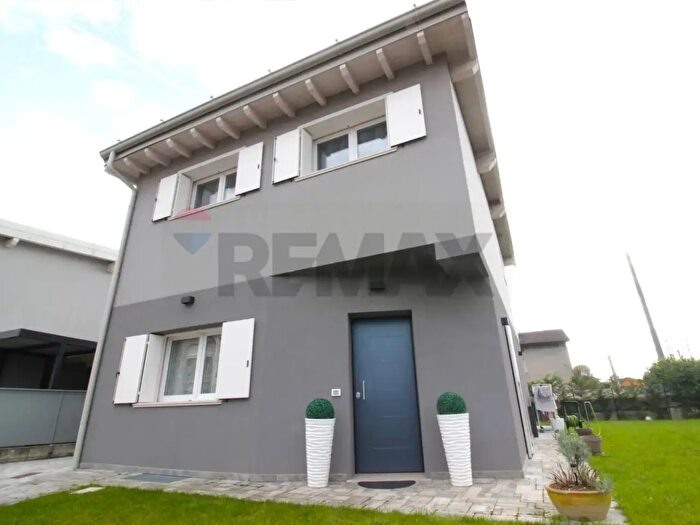 Casa quadrilocale in vendita in Via Verdi il, Ospitaletto