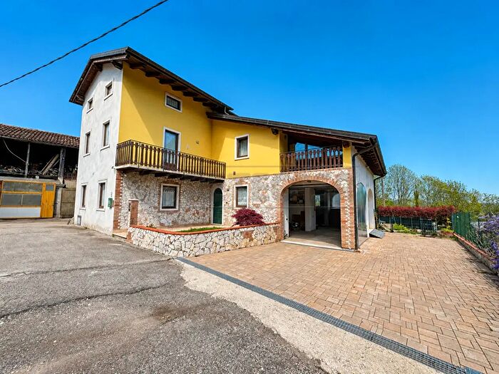 Casa con 8 locali in vendita in Contrada Maso di Cerealto, Valdagno